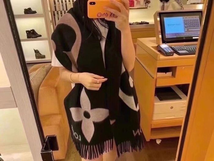 Louis Vuitton Scarf LV00061